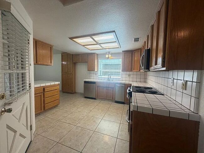 Building Photo - Single story home