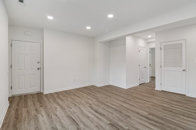 Foto del edificio - 303 Seaton Pl NE