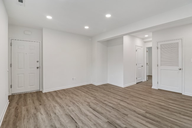 Building Photo - 303 Seaton Pl NE