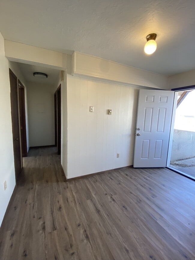 Building Photo - 306 Columbine Ave