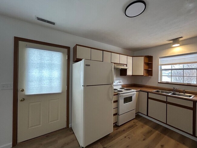 Building Photo - 917 N Clay St