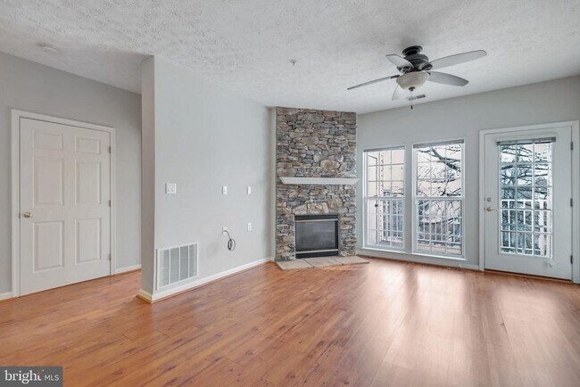 Foto del edificio - 2400 Chestnut Terrace Ct