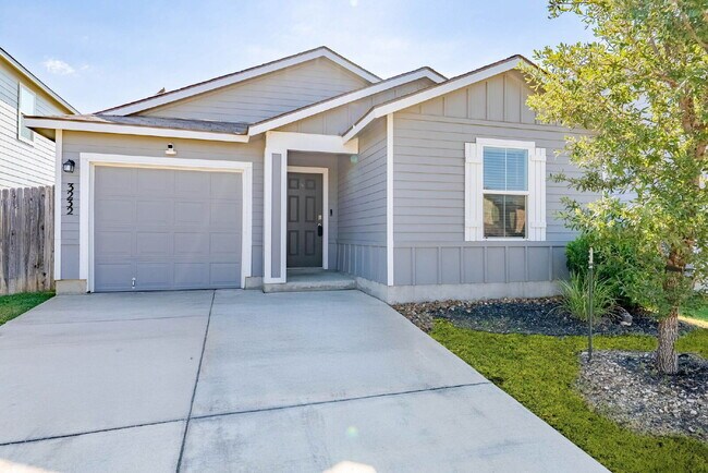 Foto del edificio - SOLAR Powered Home for Utility Savings! 1 MONTH FREE RENT WITH 18 - 24 MONTH LEASE!!! AVAILABLE T...