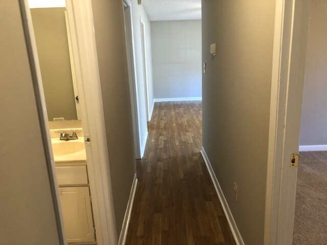 Building Photo - 8929 Ashwood Dr