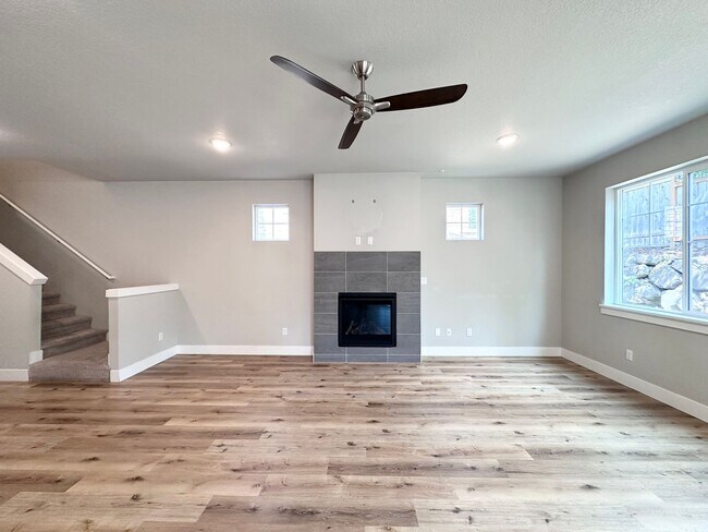 Building Photo - Beautiful Home in Desirable Monterey Estates – Happy Valley