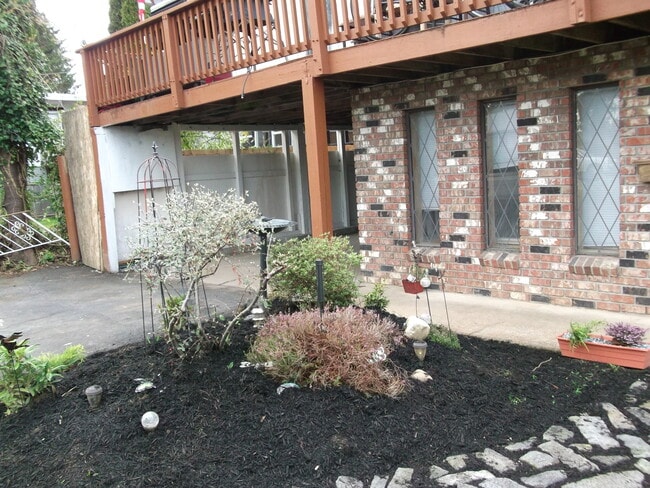 Building Photo - 33597 7th Av