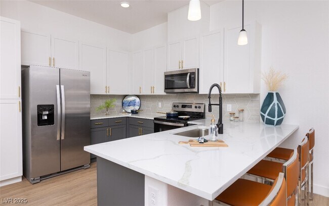 Building Photo - 100 E Warm Springs Rd