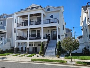 Building Photo - 102 S Essex Ave