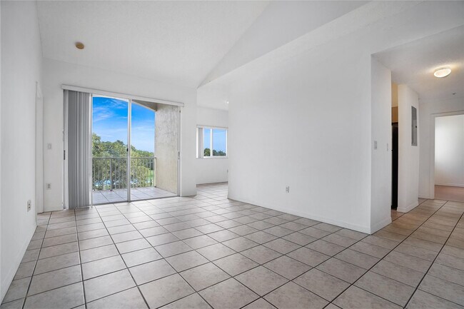 Foto del edificio - 7085 Nova Dr