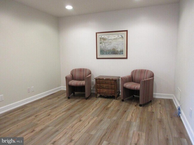 Foto del edificio - 10 N Stiles Ave