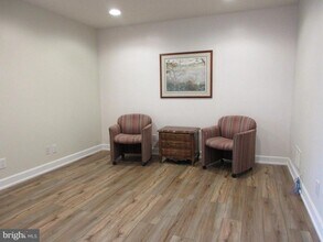 Building Photo - 10 N Stiles Ave
