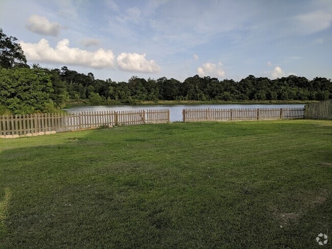 Building Photo - 36044 Raleigh Dr