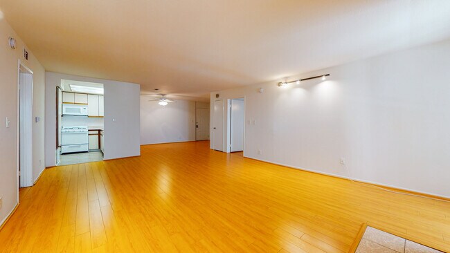 Building Photo - 1619 S Bentley Ave