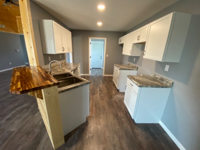 Building Photo - 606 Watts Ave