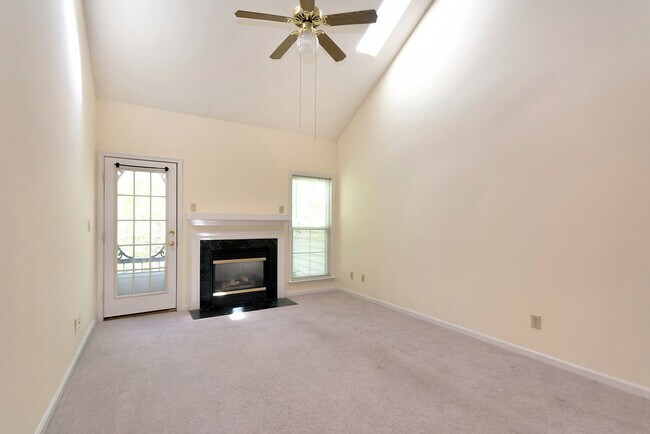 Foto del edificio - 1482 Ashland Dr