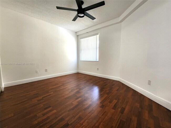 Foto del edificio - 9625 NW 1st Ct