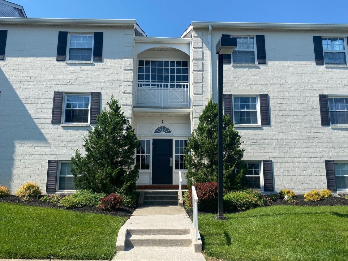 2 br, 2 bath House 7 ELPHIN CT, UNIT 102 House Rental in Timonium
