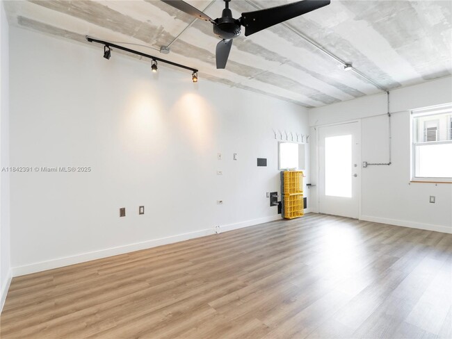 Building Photo - 1545 Euclid Ave