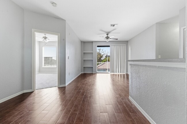 Foto del edificio - 5507 Legacy Crescent Pl