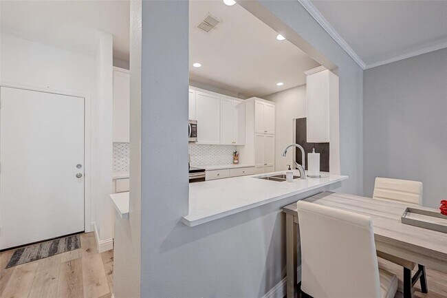 Building Photo - 8077 El Mundo St