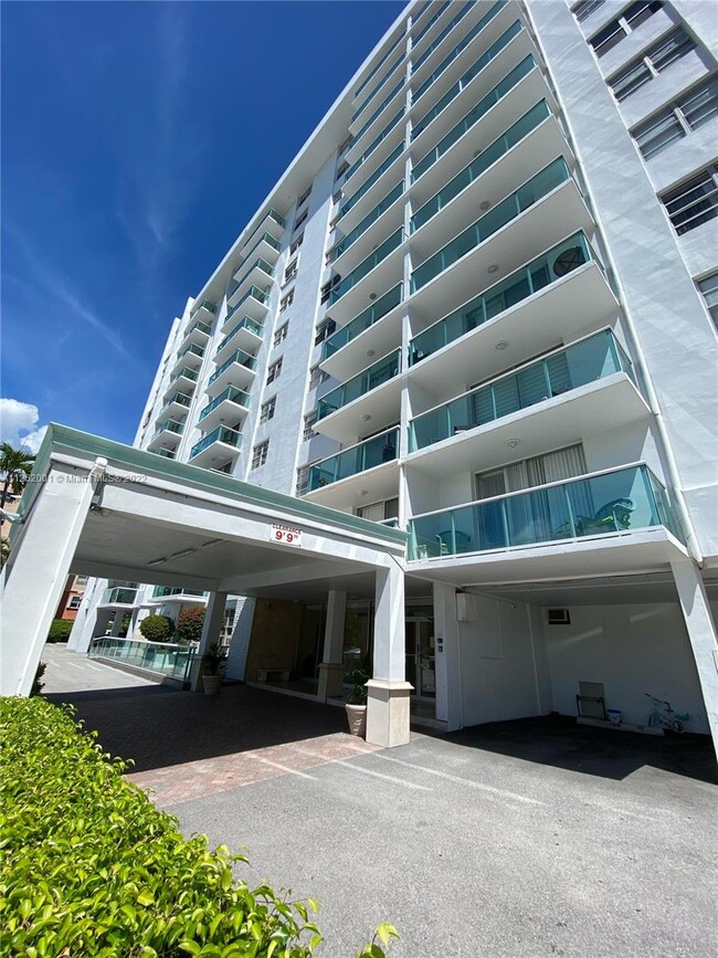 Foto del edificio - 2841 NE 163rd St