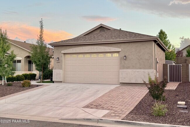 Foto del edificio - 5768 N Thornberry Dr
