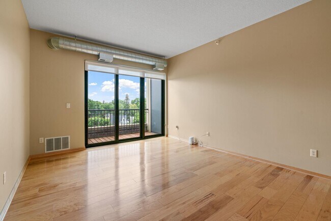 Foto del edificio - 4525 Park Commons Dr
