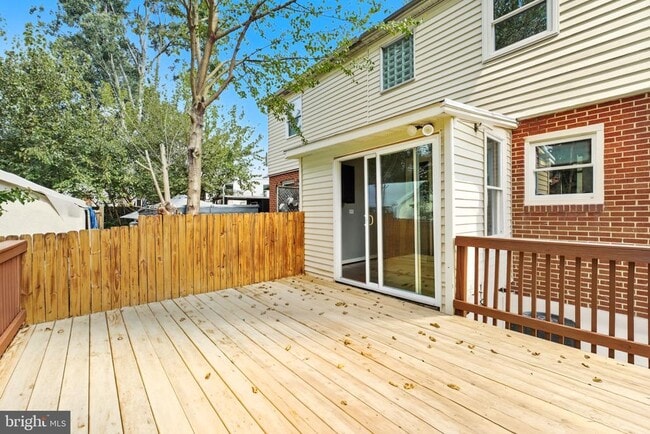 Building Photo - 6942 University Dr