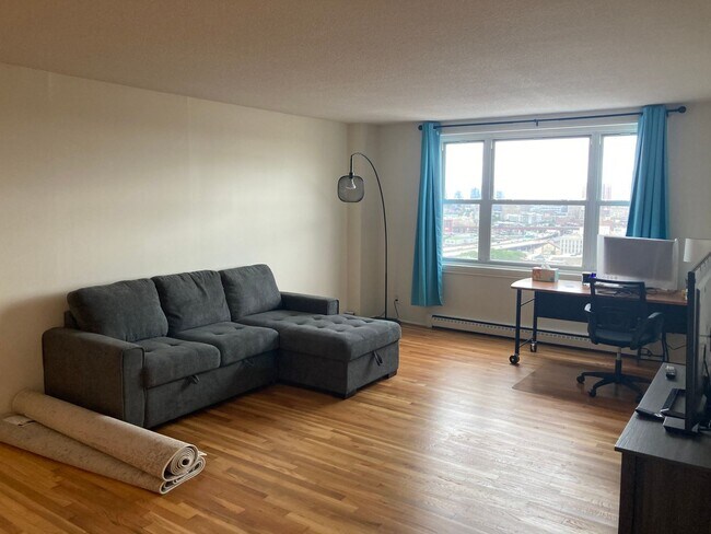 Foto del edificio - One-Bedroom Mt. Vernon Condo in St. Paul A...