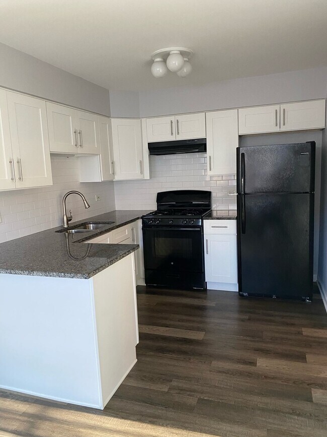 Foto del edificio - 4521 Maple Ave