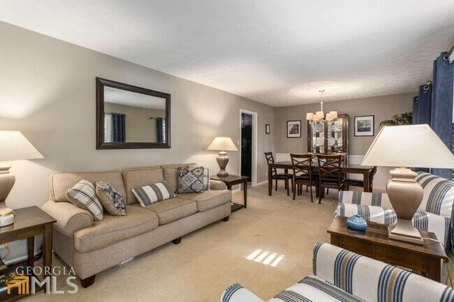 Building Photo - 1293 La Mesa Dr