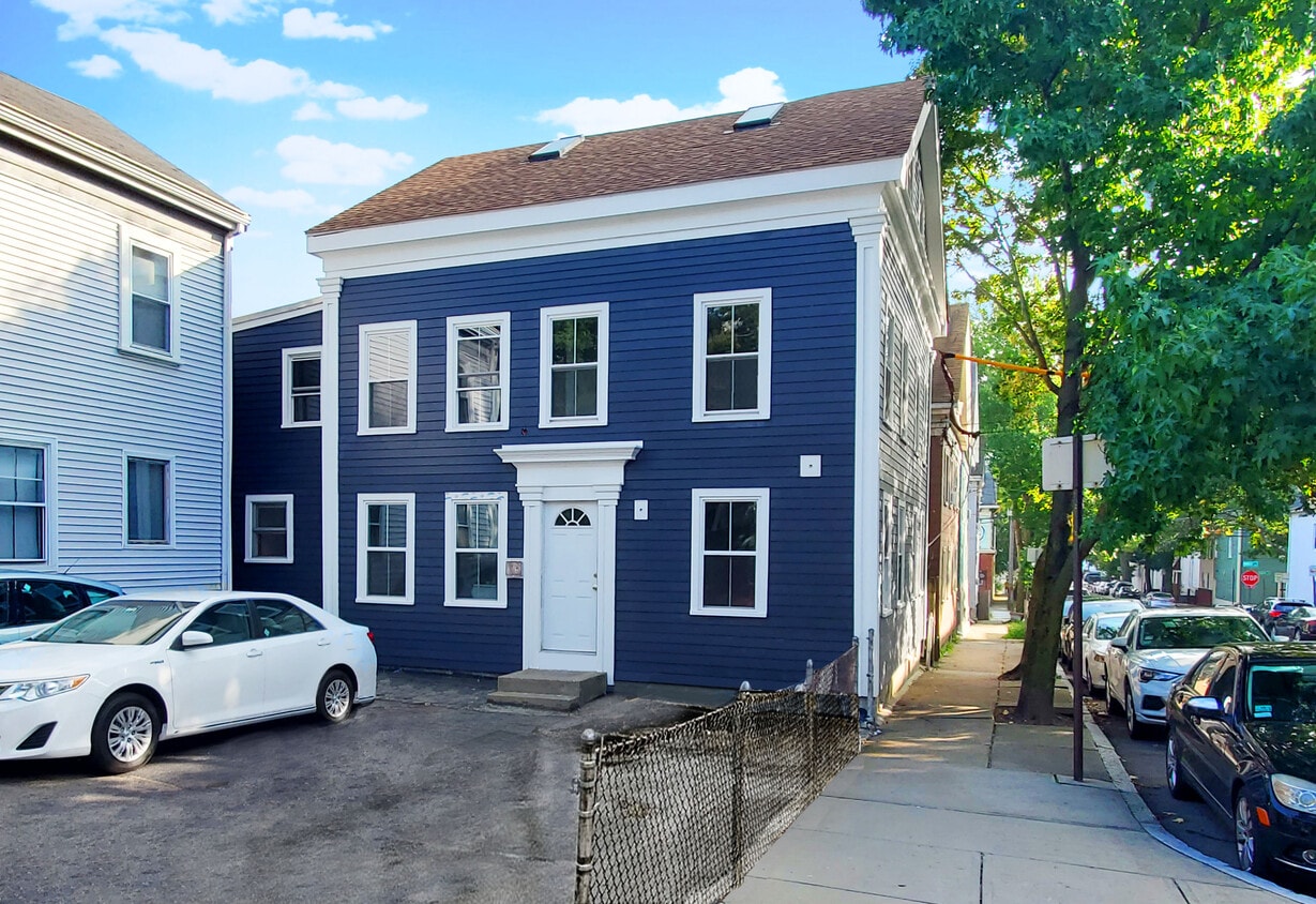 Primary Photo - 98 Sciarappa St