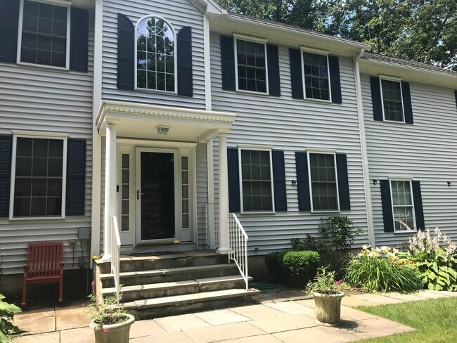 Building Photo - 928 Shepard Ave