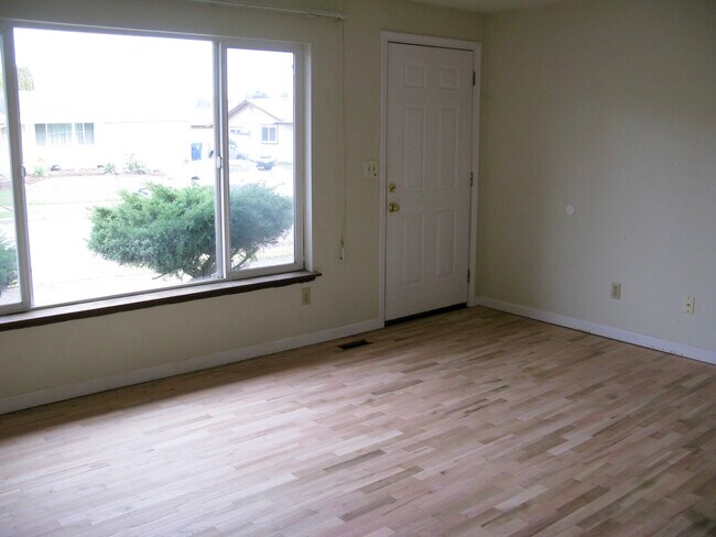 Building Photo - 5414 N Dahl Dr