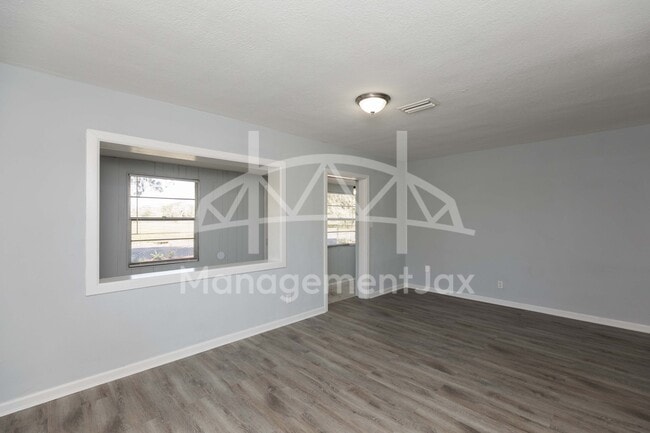Building Photo - 1828 W 33rd St