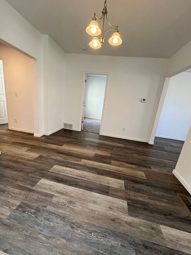 Foto del edificio - 815 W 11th St