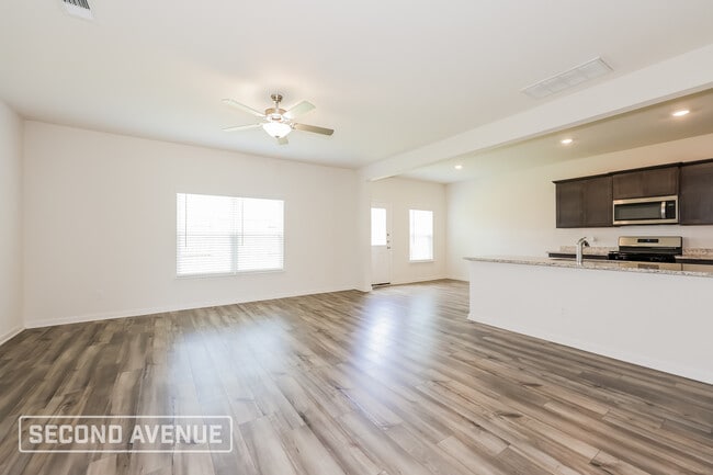 Building Photo - 1305 Woodwinds Dr