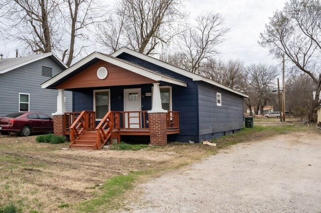 Building Photo - Beautifully Renovated house! Schedule a to...