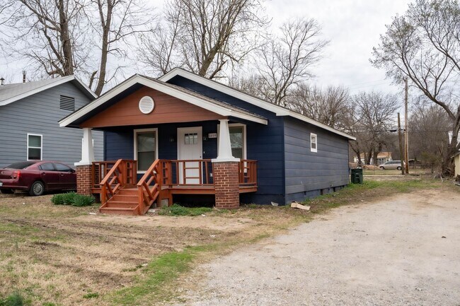 Foto del edificio - Beautifully Renovated house! Schedule a to...