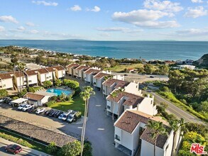 Building Photo - 23924 De Ville Way