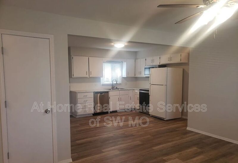 Foto del edificio - 707 S Suburban Ave