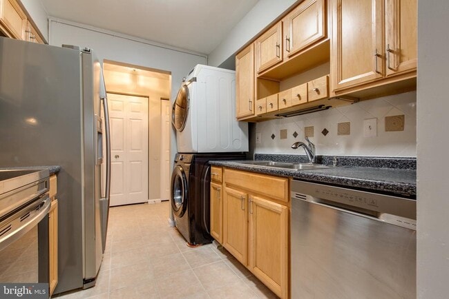 Foto del edificio - 8559 Falls Run Rd