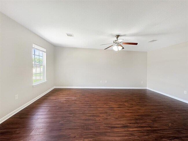 Foto del edificio - 7426 Blue Jay Dr