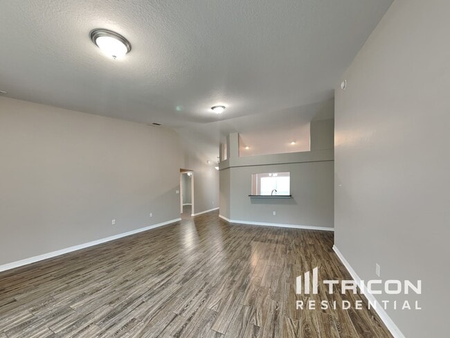 Building Photo - 2080 Chickadee St