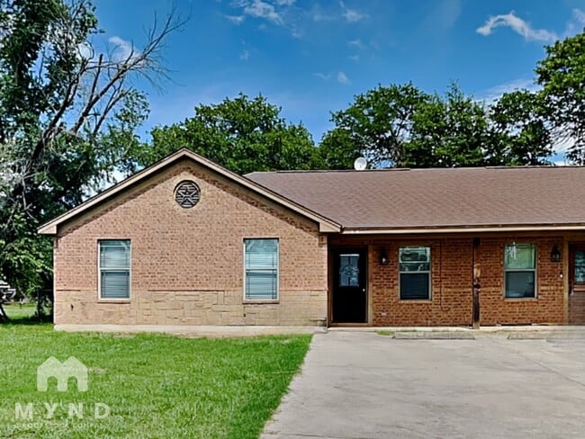Building Photo - 414 N Ave E