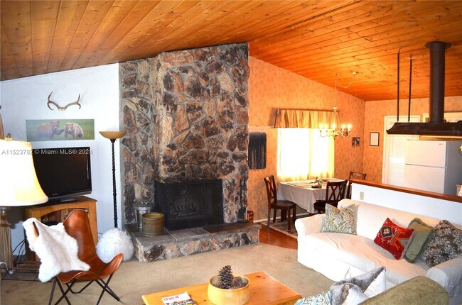 Foto del edificio - 448 Quail Dr