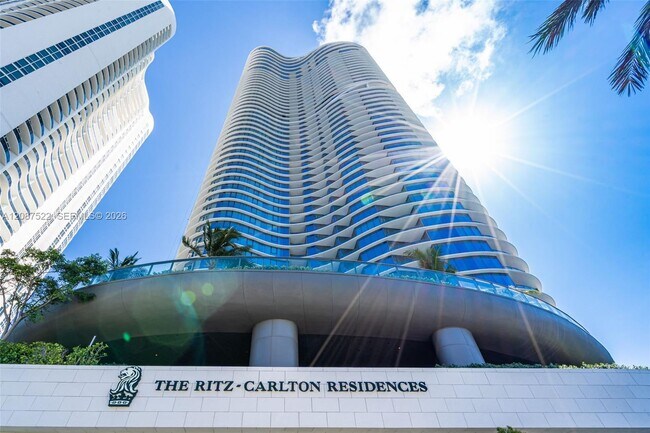 Foto del edificio - 15701 Collins Ave
