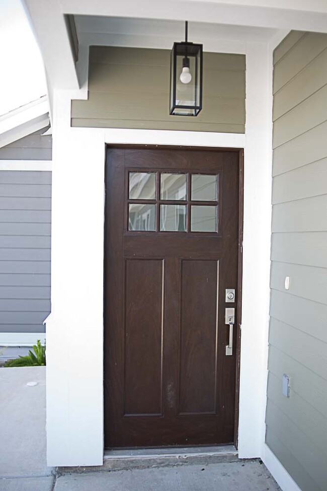 Front Door - 218 San Mateo Ave