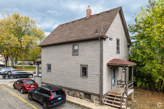 Building Photo - 807 S Main St