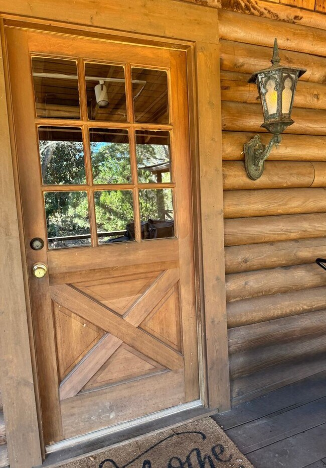 Foto del edificio - Log Cabin in Oconee on a 1.357 acre neighborhood wooded lot!